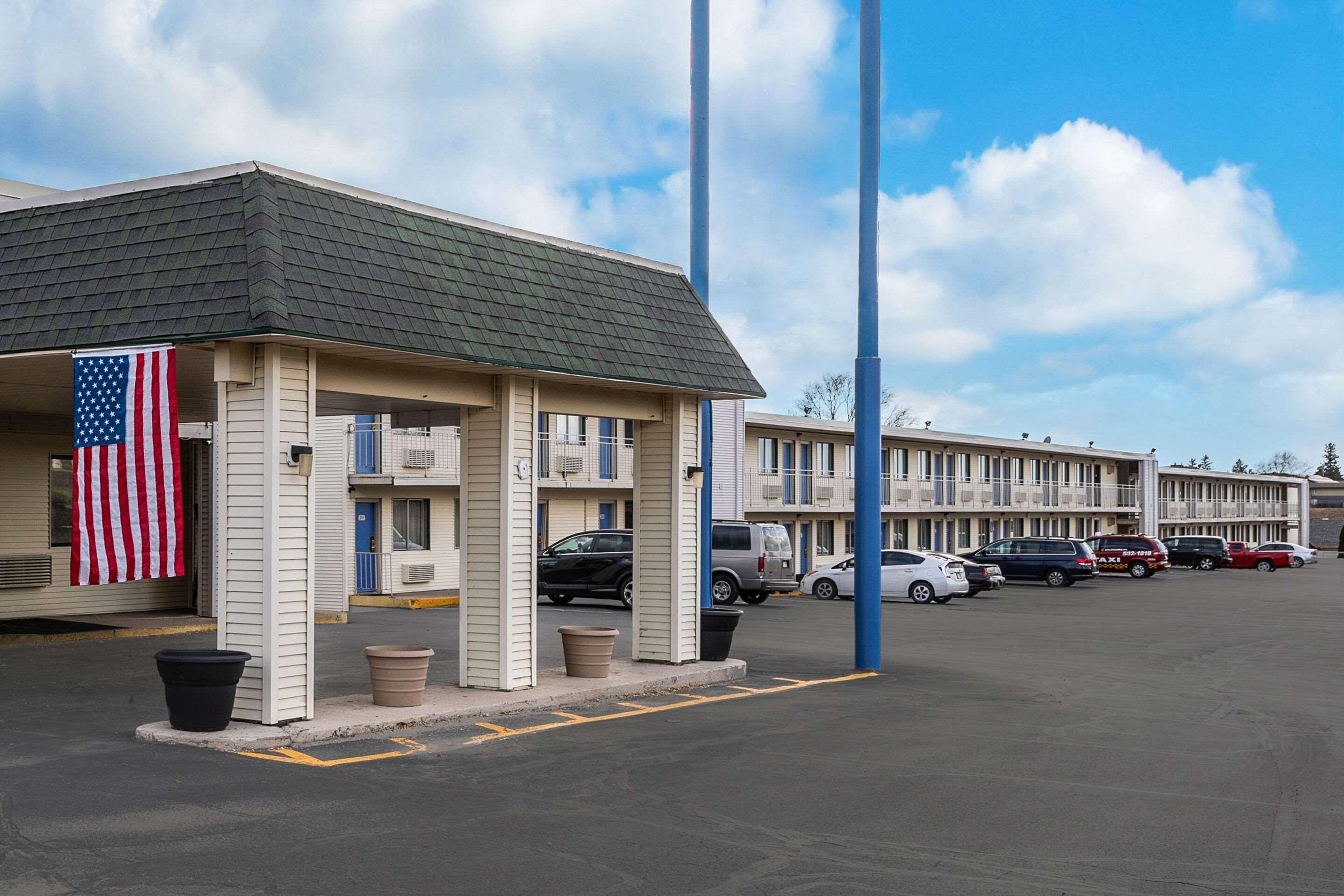 Rodeway Inn Dubuque Exteriér fotografie