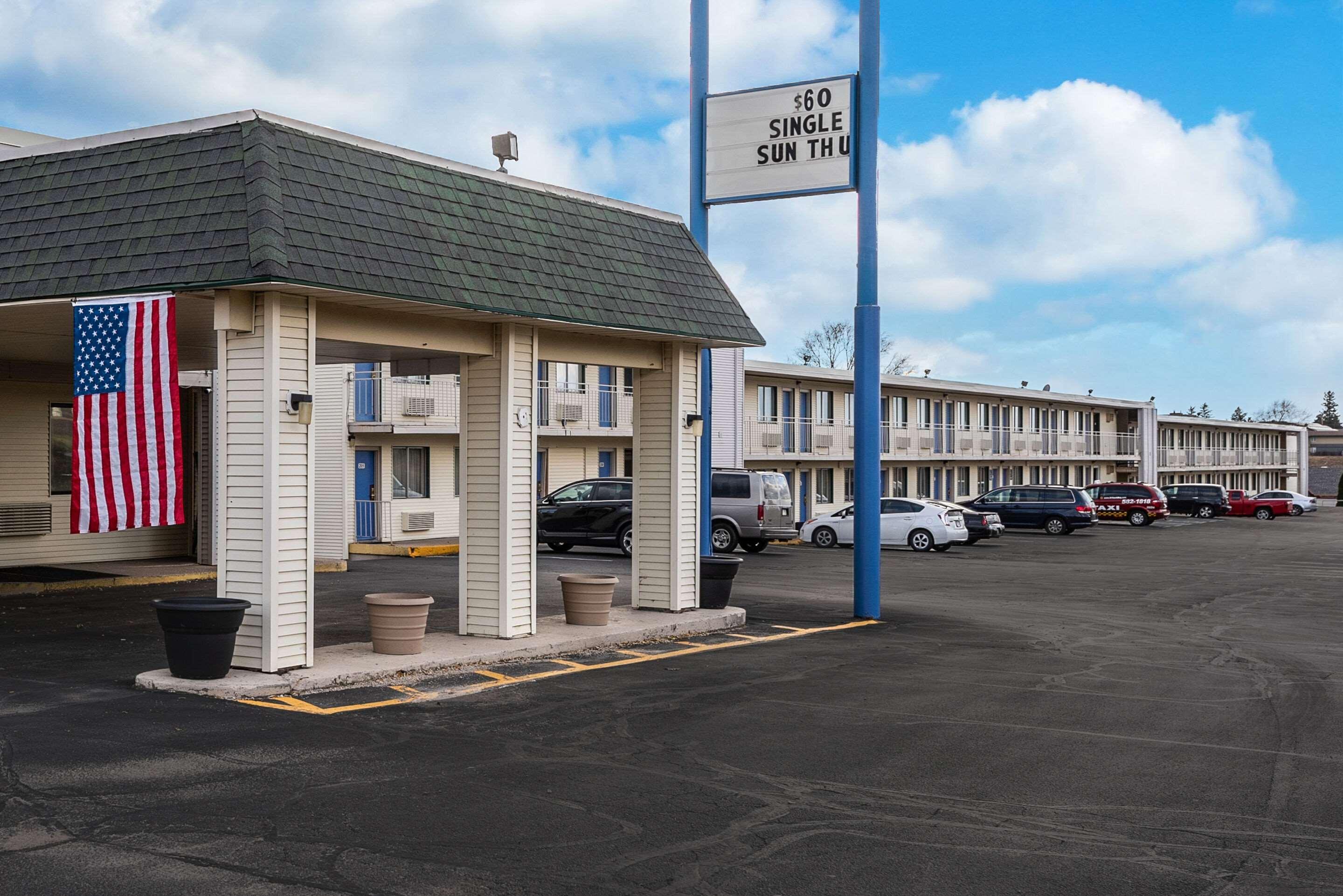 Rodeway Inn Dubuque Exteriér fotografie