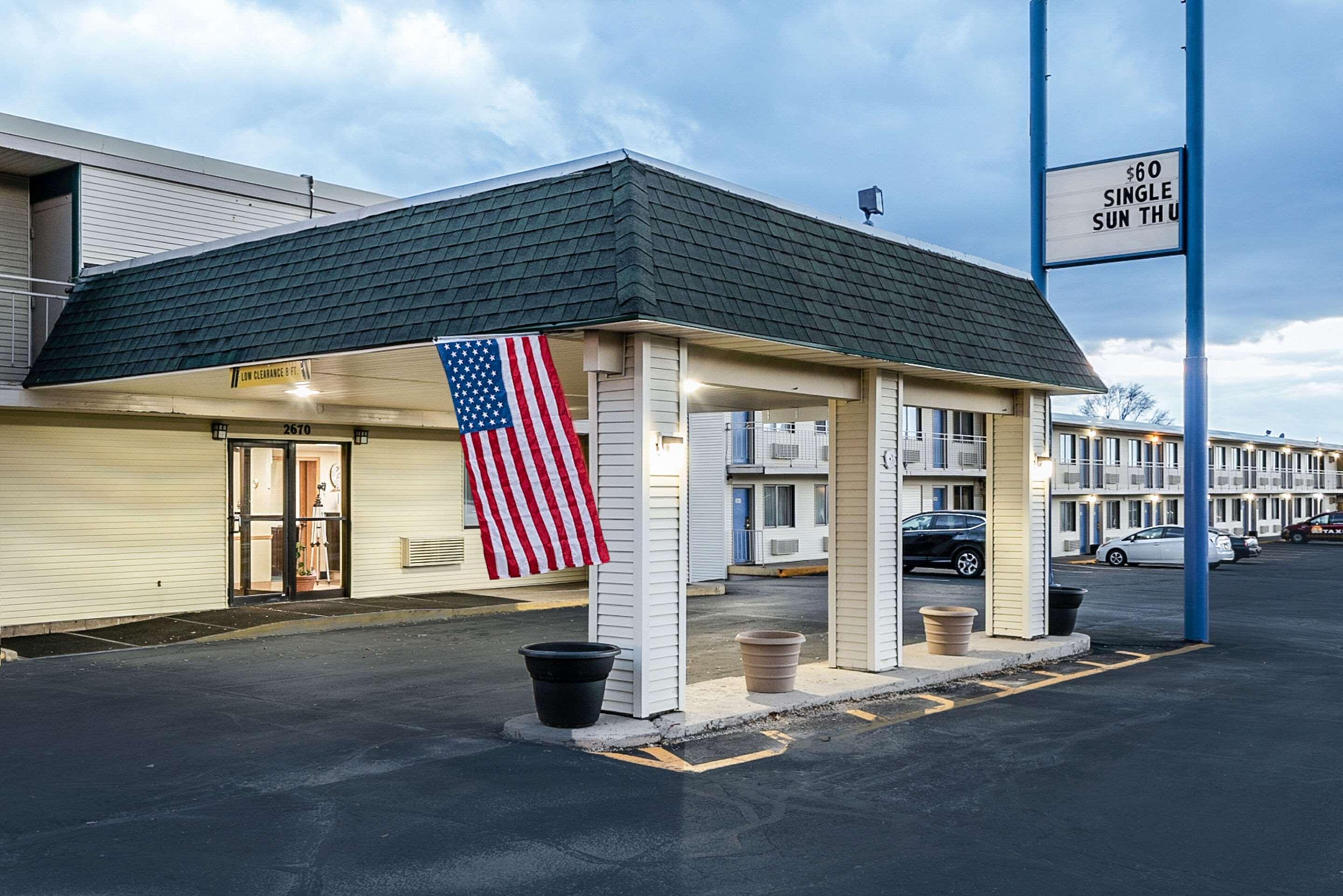 Rodeway Inn Dubuque Exteriér fotografie