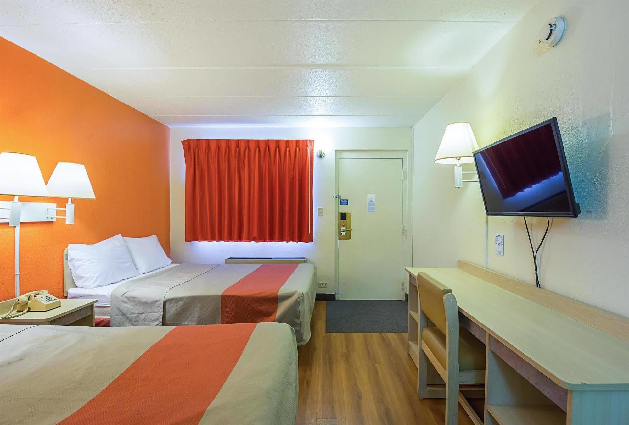 Rodeway Inn Dubuque Exteriér fotografie