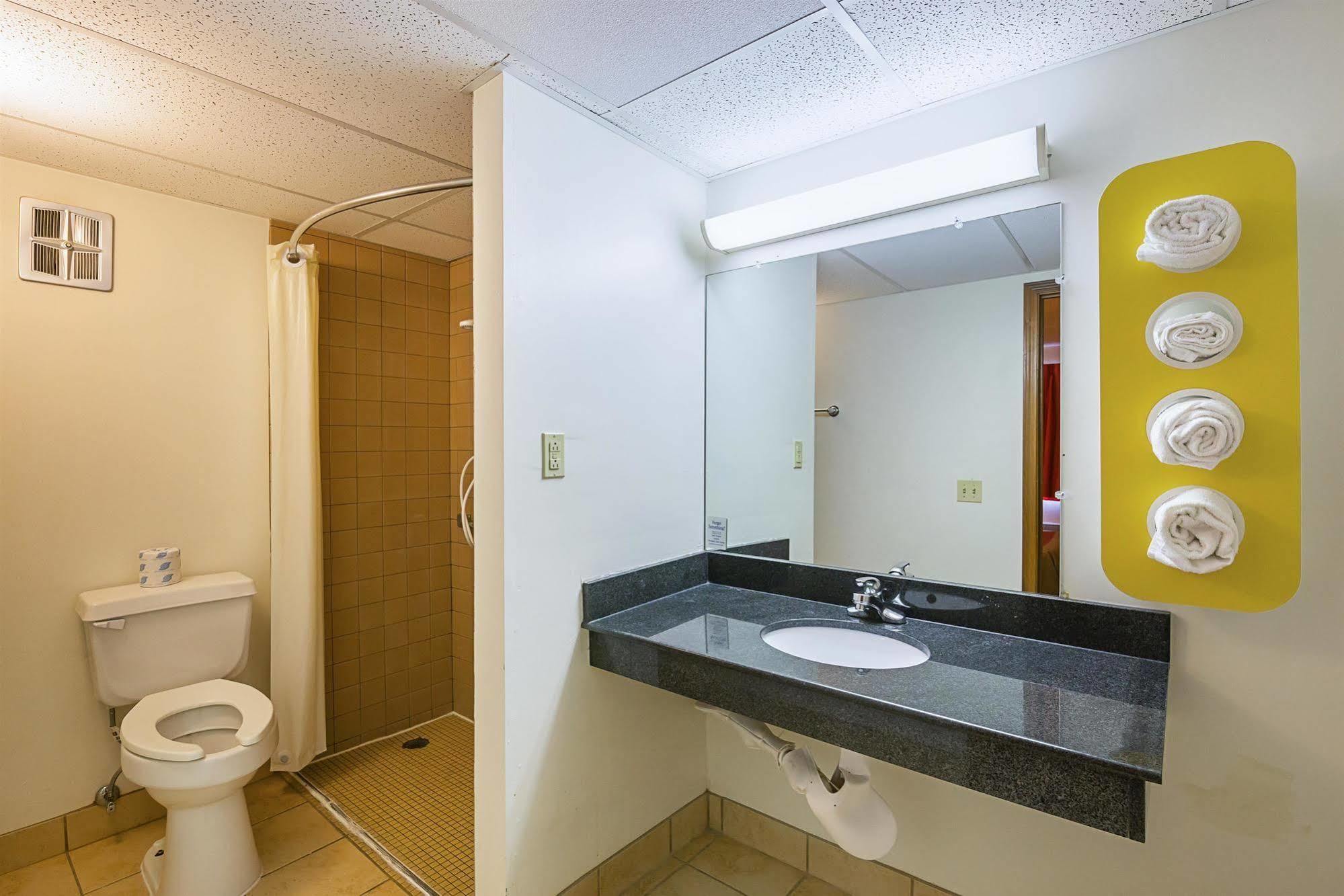 Rodeway Inn Dubuque Exteriér fotografie