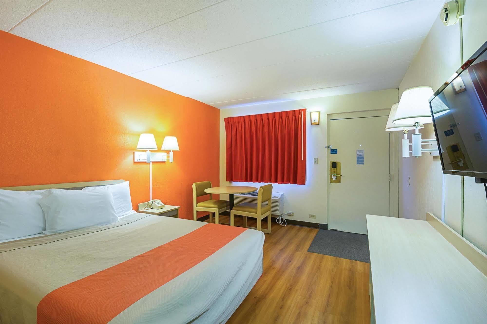 Rodeway Inn Dubuque Exteriér fotografie