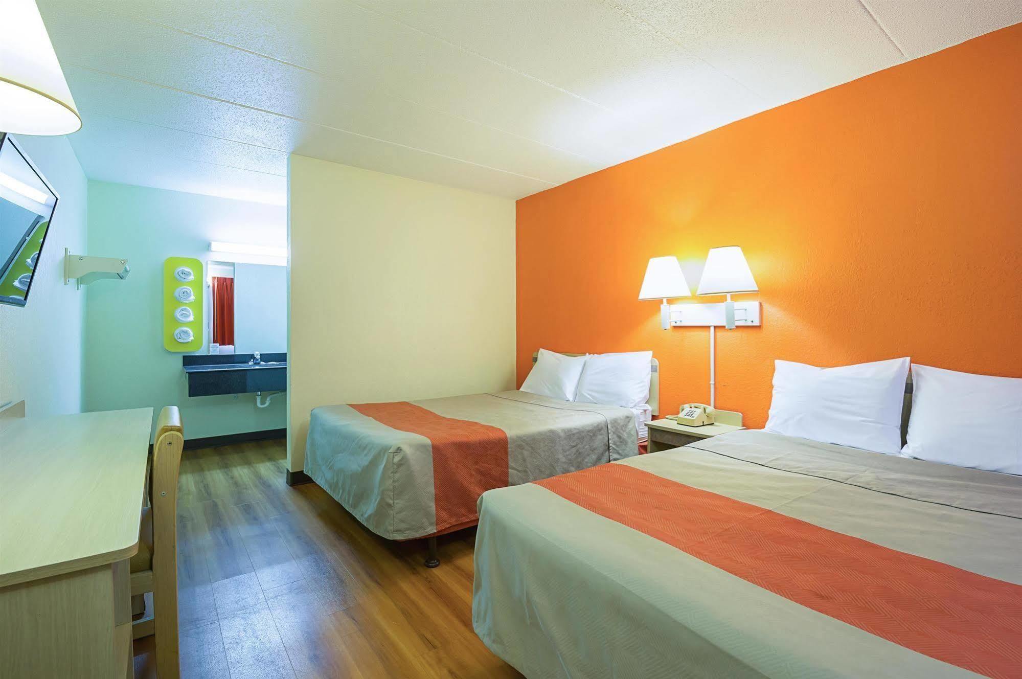 Rodeway Inn Dubuque Exteriér fotografie