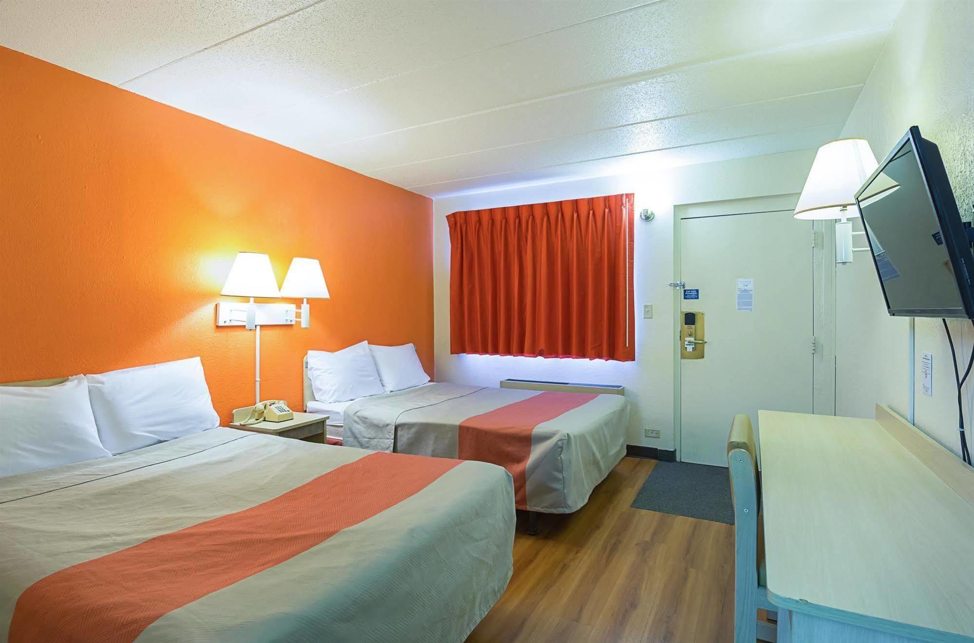 Rodeway Inn Dubuque Exteriér fotografie